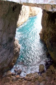 몬타냐 스팍카타의 천연 해안 동굴.