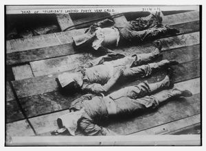 1914년 멕시코 항구 도시 베라크루스를 점령하는 동안 미국 상륙 부대에 소속된 세 명의 미국 해군의 시신