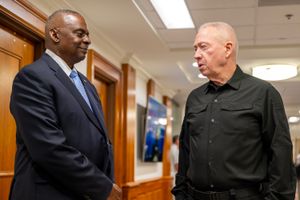 2024년 6월 25일 펜타곤에서 오스틴과 이스라엘 국방부 장관 요아브 갈란트의 모습