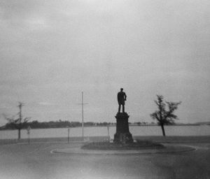 매사추세츠주 사우스 보스턴의 플레져 베이를 바라보는 데이비드 패러거트 제독의 동상