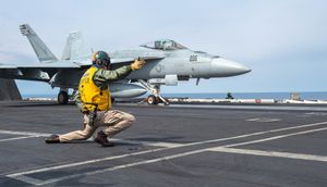 2022년 3월, 해리 S. 트루먼에서 VFA-211의 F/A-18E 슈퍼 호넷 발진: 사진 속 항공기는 2022년 7월 지중해에서 강풍에 의해 유실되었다.