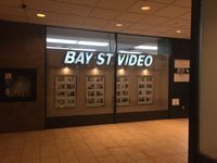 토론토의 베이 스트리트 비디오는 역사적인 무성 영화를 포함한 크고 다양한 컬렉션을 보유하고 있다.