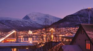 극야 기간 동안 이른 오후의 트롬쇠