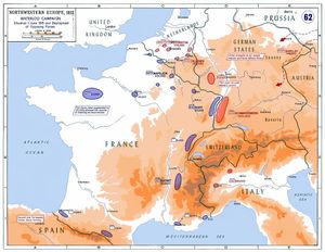 1815년 서유럽의 전략적 상황: 약 25만 명의 프랑스군이 4개의 전선에서 약 85만 명의 연합군에 맞섰다. 게다가 나폴레옹은 왕당파 반란을 진압하기 위해 서부 프랑스에 2만 명의 병력을 남겨둬야 했다.