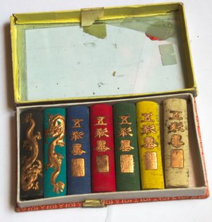 채색 먹, 보통 중국화에서 강조점으로 사용됨