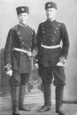 델체프(오른쪽)와 그의 킬키스 출신 동창생 이모프, 소피아의 사관후보생 시절