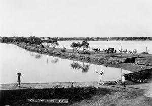 카비테 누에보(Cavite Nuevo)와 산 로케(San Roque) 마을을 연결하는 산 로케 둑길 (1899)