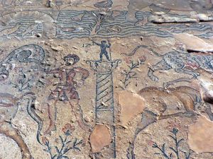 "폼페이의 기둥", 디오클레티아누스가 알렉산드리아의 세라페움에 세운 기념물, 로마 팔레스타인 세포리스의 모자이크에 묘사