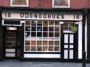 더블린 메리언 로에 있는 O'Donoghue's Pub. 1960년대 초반에 이 그룹이 정기적으로 연주했던 곳.