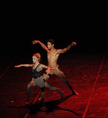 이탈리아의 아테르발레토(Aterballetto)가 공연한 스트라빈스키의 봄의 제전(Le Sacre du Printemps)