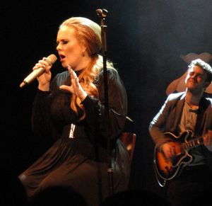 시애틀 (워싱턴주)에서 2011년 8월 12일에 공연하는 아델