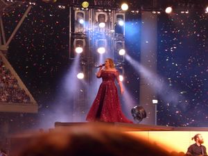 아델이 2017년 3월 호주 애들레이드 Adelaide Oval에서 공연하고 있다