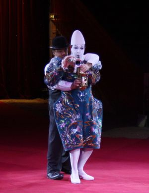 레 로시안, 프랑스 출신의 화이트 클라운과 어설픈 오귀스트