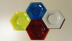 소위 "컬러 칩" 또는 색상 샘플은 플라스틱 산업에서 디자이너가 플라스틱 펠릿의 사용 가능한 색상을 시각적으로 식별하는 데 사용된다.