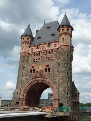 니벨룽겐탑(Nibelungen tower), 보름스의 니벨룽겐 다리에 위치