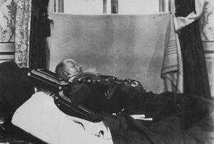 1891년, 브라질의 페드루 2세 황제. 그는 사망 당일에 방부 처리되었다.