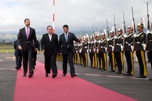 펠리페 왕세자가 라파엘 코레아의 세 번째 취임식에 도착하는 모습, 2013년.