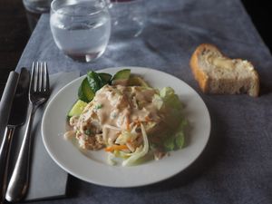 핀란드 점심에는 보통 애피타이저로 작은 샐러드가 포함된다.