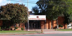 라마는 센테니얼 고등학교에 다니면서 그의 경력을 시작했다.