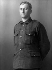 군복을 입은 T. E. 흄 소위