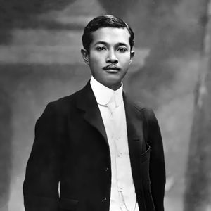 출라롱꼰의 아들이자 옥스퍼드 대학교 법학부에서 법학을 공부한 라차부리의 라피 파타나삭 왕자(1874–1920)는 "현대 태국 법의 아버지"로 칭송받았다.