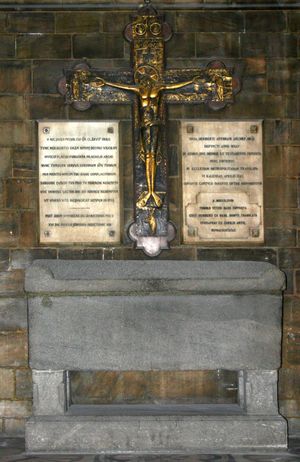 아리베르토 디 인티미아노의 묘지와 십자가 사본, 밀라노 대성당