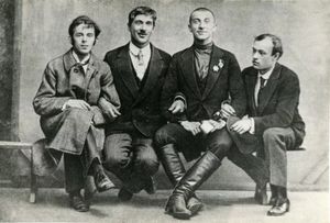 백은 시대의 시인 만델시탐, 추콥스키, 리프시츠 그리고 안넨코프의 1914년 사진. 카를 불라의 사진