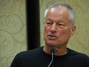 2009년 8월 시애틀 파일럿츠 기념 행사에서 연설하는 짐 보턴