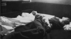 1951년 4월 9일 자살 후 파리에 있는 헤다야트의 시신