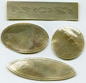 카드 게임의 점수 계산 및 입찰에 사용되는 중국 진주 자개 도박 토큰.