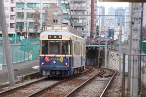 도덴 아라카와선 전차, 키시보진마에역 근처