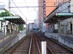 아라카와쿠야쿠쇼마에 정류장