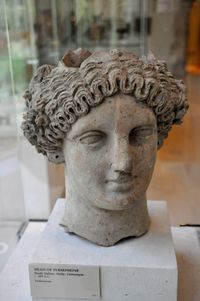 페르세포네의 머리. 토기. 시칠리아, Centuripae 출토, 기원전 420년경. 버렐 컬렉션(Burrell Collection), 글래스고, 영국