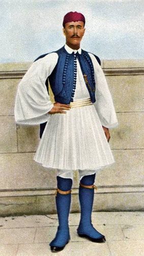 푸스타넬라를 입은 남자