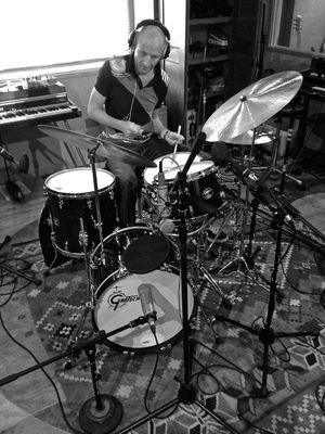 2012년부터 클라이브 디머가 라디오헤드의 투어에 합류했다.