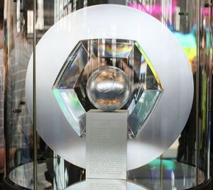 리그 1 트로피: L헥사골.