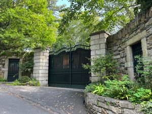 보노와 알리 휴슨의 주요 저택인 템플 힐(Temple Hill), 더블린 카운티 킬리니 비코 로드