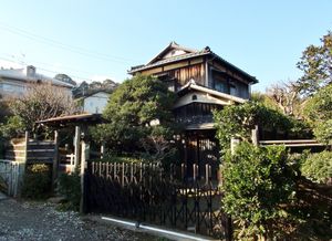 배경이 된 가마쿠라시 모처의 일본 가옥. 2016년 1월 24일 촬영