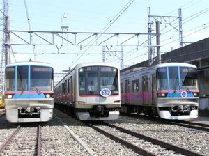 6300계(좌우)와 도큐 5080계(가운데) 시무라 차량기지