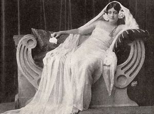 클라라 킴벌 영, 1915년 영화 춘희에서 마르그리트 고티에 역