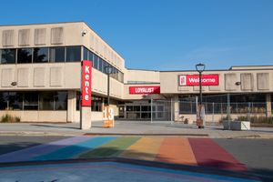 로열리스트 칼리지 정문, 2023년