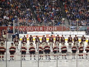 밴쿠버 커넉스와 오타와 세네터스가 BC 플레이스에서 2014 헤리티지 클래식에 참가했다.