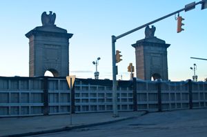 2011년 9월 윌크스배리의 마켓 스트리트에 설치된 임시 홍수 방벽