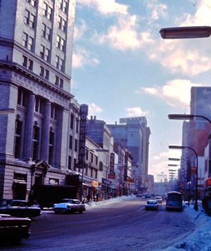 1965년 1월 몬로 센터. 시어스, S. S. 크레스지 컴퍼니, 스테케티스, Wurzburg's가 보인다.