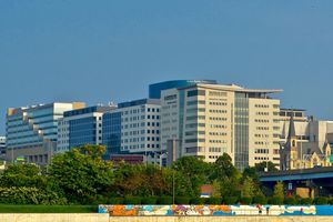 그랜드래피즈 메디컬 마일에 위치한 코어웰 헬스 시설 및 계열사.