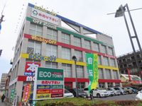 6개의 점포명이 입주한 하치오지 오와다 점(제로 이미션 본사 병설)