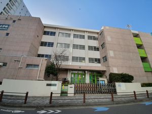 미나미아자부에 있는 히가시마치 초등학교(東町小学校)