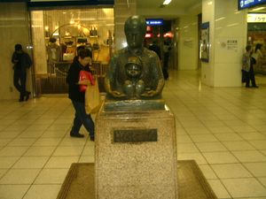 사잔카 삿쨩 동상(2006년)