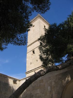 1214년에 아즈-자히르 가지가 건설한 알레포 성채 대사원의 첨탑