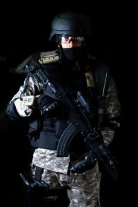 완전 무장을 한 CRPF QRT 대원